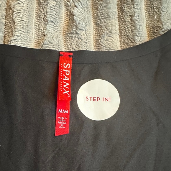 Spanx thinstincts black shapewear tank top base layer - Picture 3 of 10